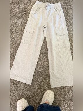 Athleta Kids Light Gray Wide-Leg Cargo Sweatpants
